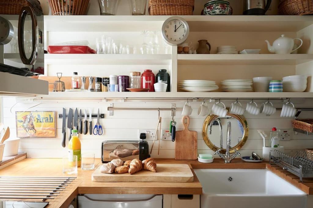 A Perfect Treasure Of A In Knightsbridge Appartamento *