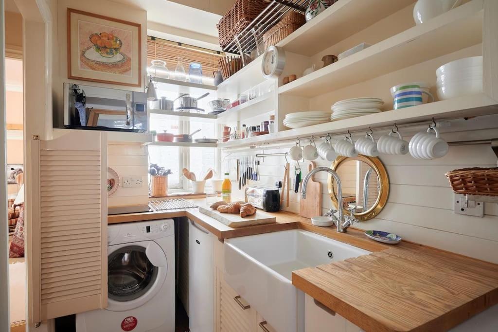 A Perfect Treasure Of A In Knightsbridge Appartamento *